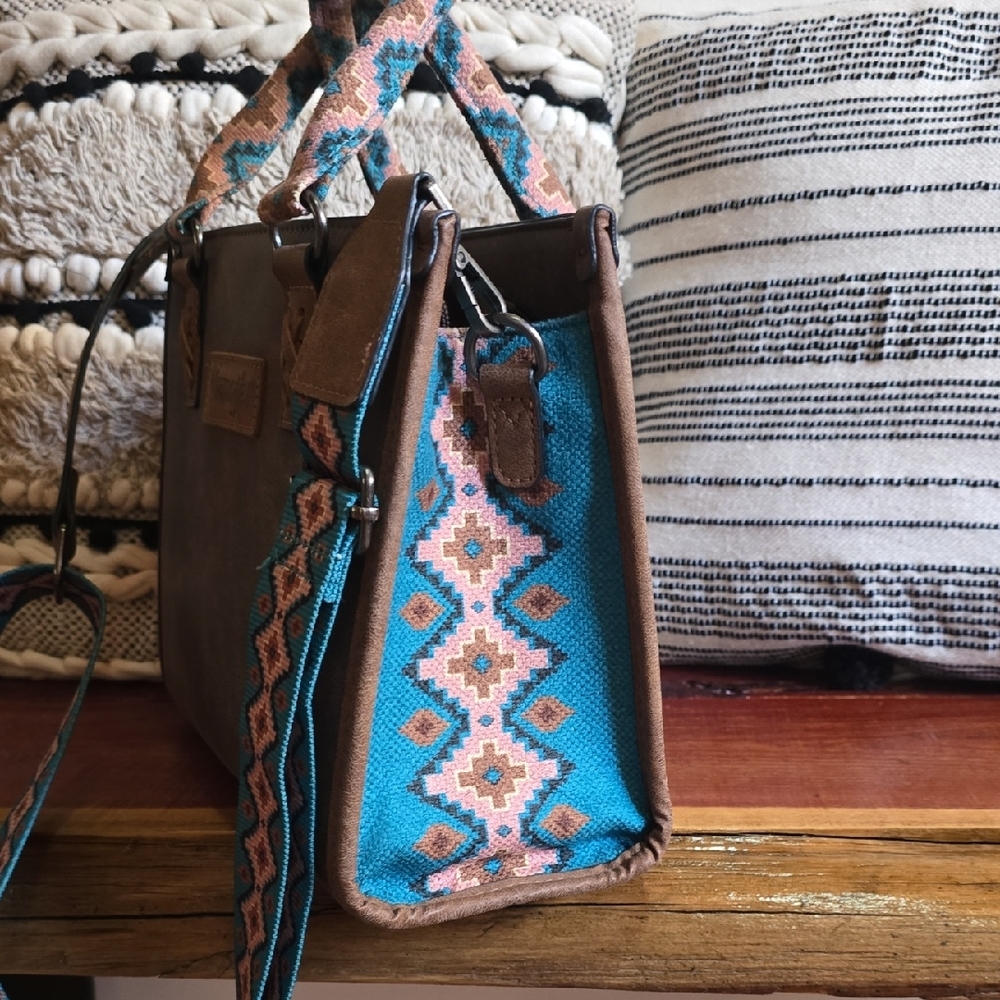 Wrangler Dark Brown Tote with Patterned Strap - Picture 3 of 9